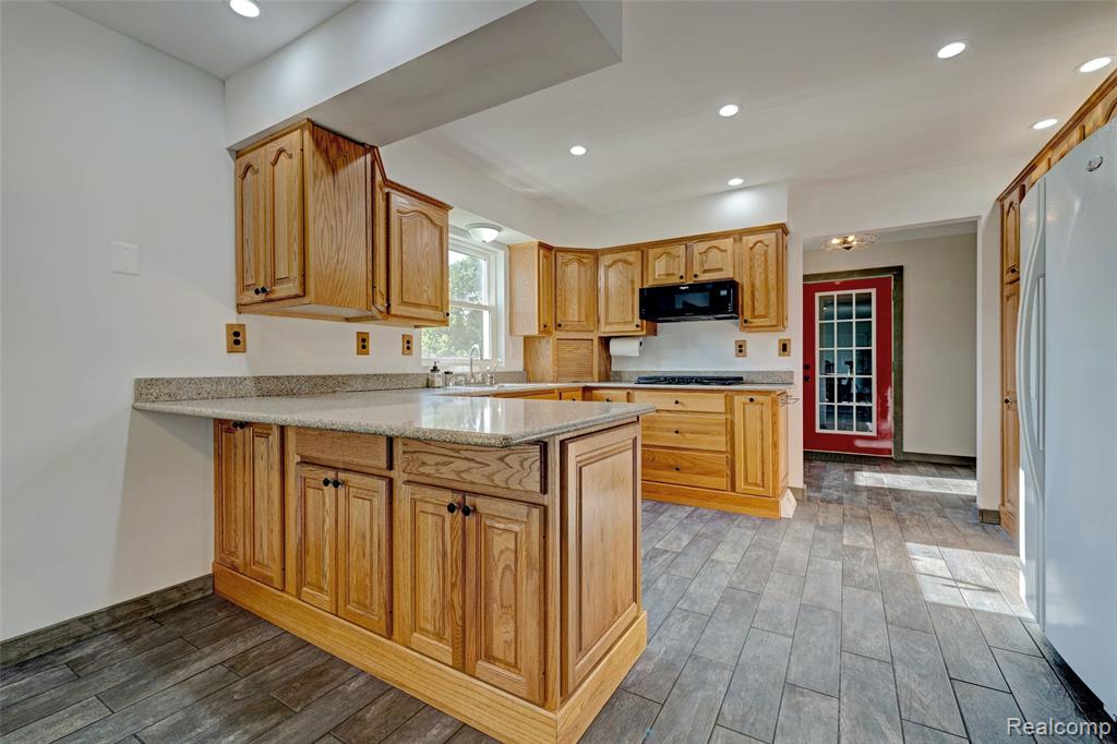 2290 Silver Fox Run, Holly, MI 48442 — Photo 16
