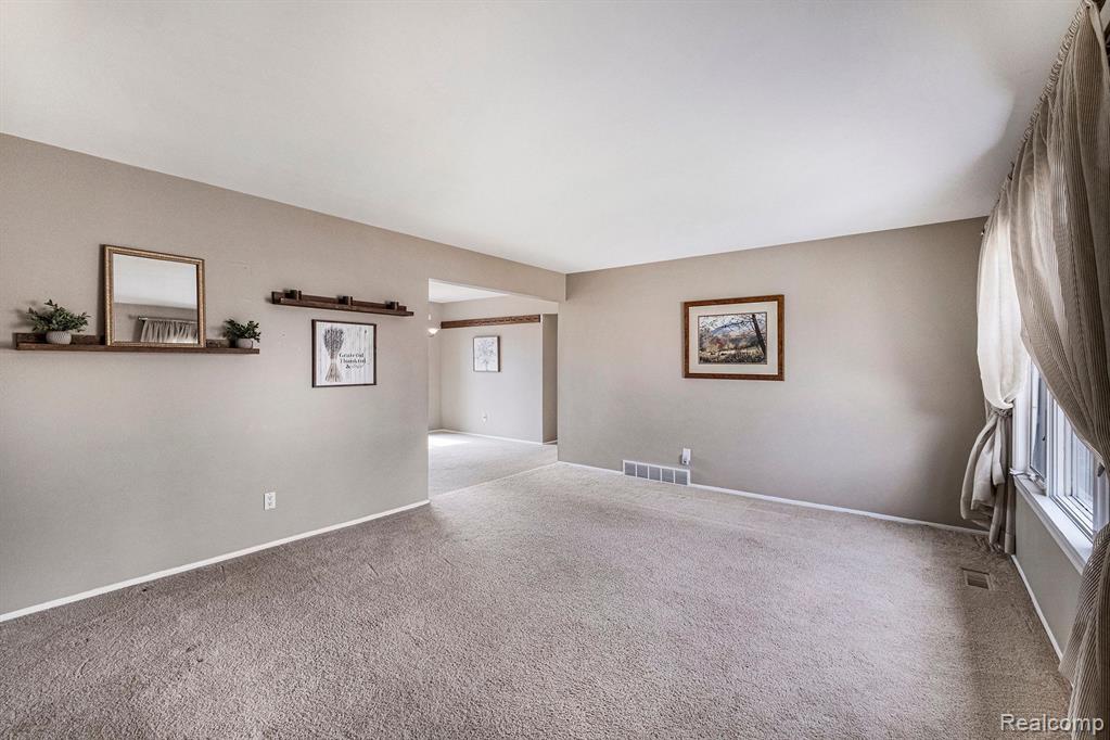 6040 E HILL Road, Grand Blanc, MI 48439 — Photo 6
