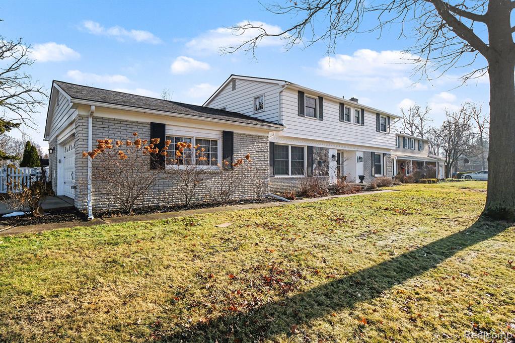 26031 Hidden Lane, Grosse Ile, MI 48138 — Photo 42