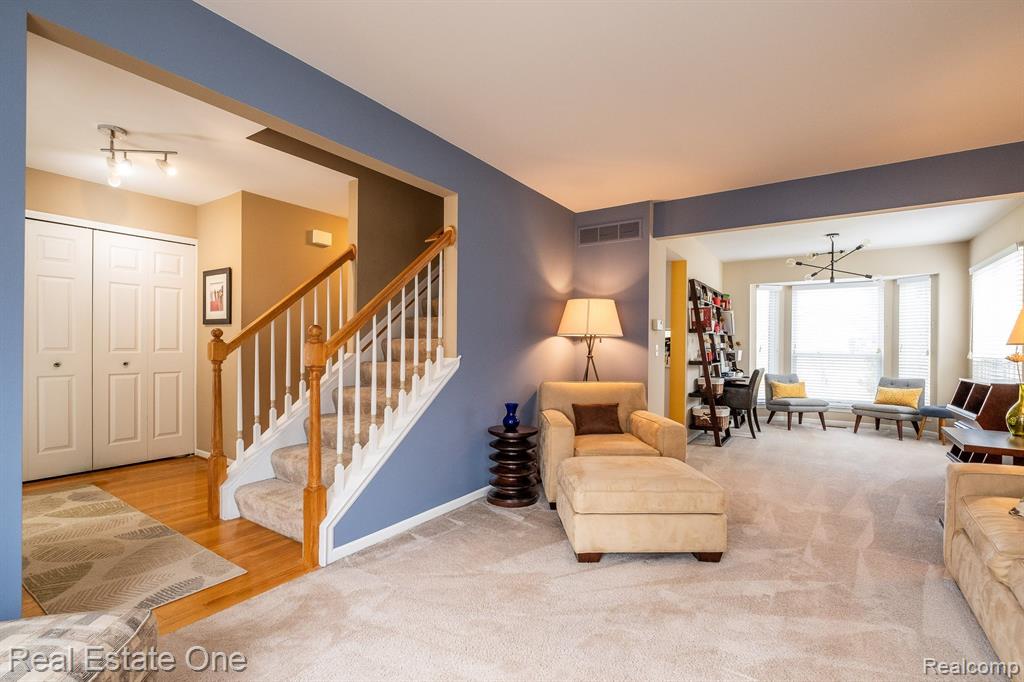 7265 WILLOW OAK Drive, West Bloomfield, MI 48324 — Photo 8