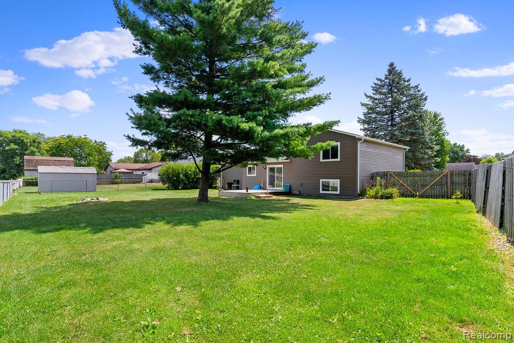 9328 Elaine Drive, Swartz Creek, MI 48473 — Photo 36