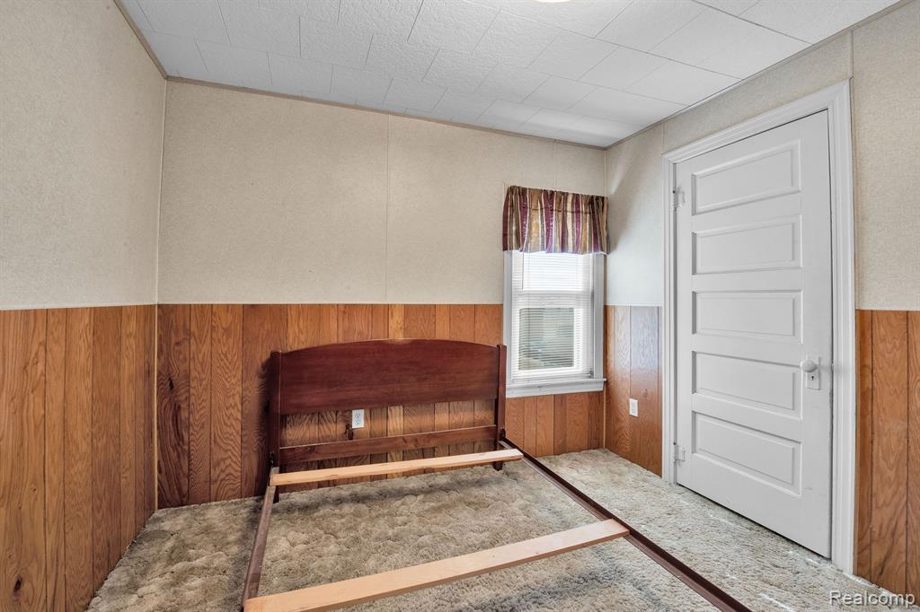 555 CHESTNUT Street, Wyandotte, MI 48192 — Photo 25