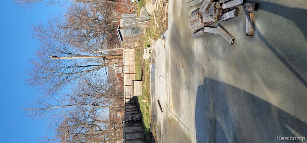 987 E PHILADELPHIA Street, Detroit, MI 48211 — Photo 2