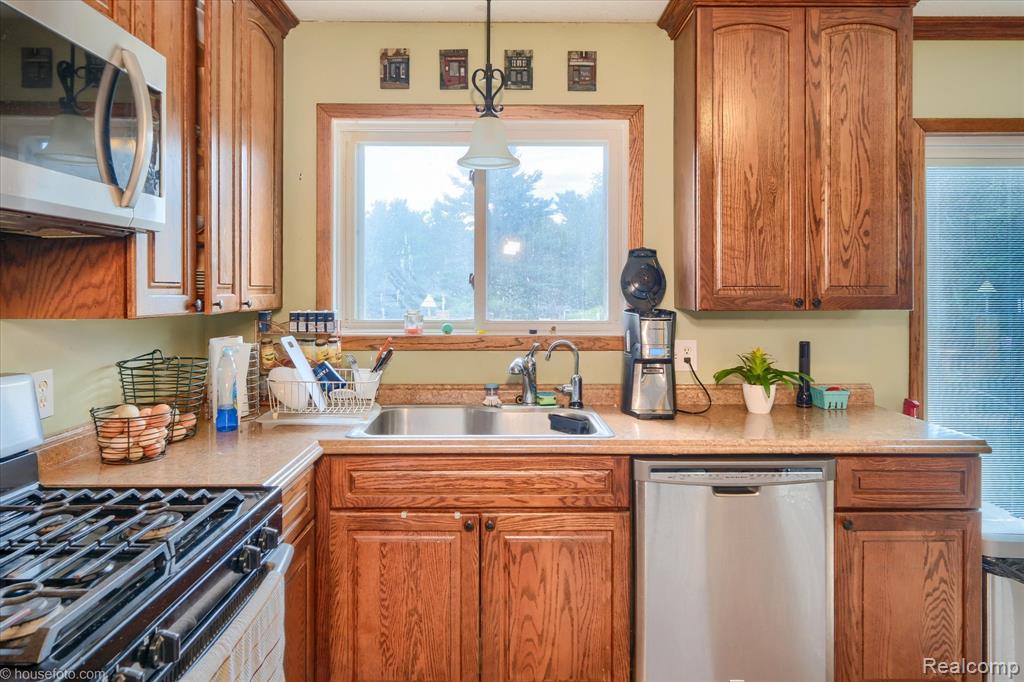 6570 Hunters Creek Road, Imlay City, MI 48444 — Photo 13