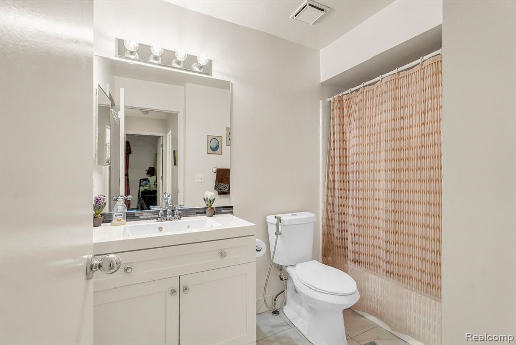 45000 Bayview Drive, 3, Novi, MI 48377 — Photo 26