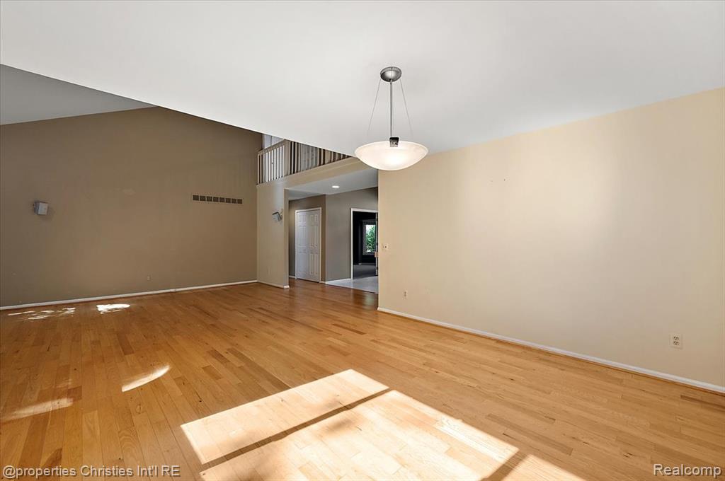 6835 High Ridge Road, West Bloomfield, MI 48324 — Photo 32