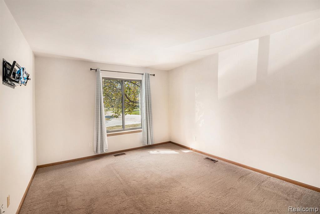 45216 Churchill Drive, 8, Macomb, MI 48044 — Photo 11