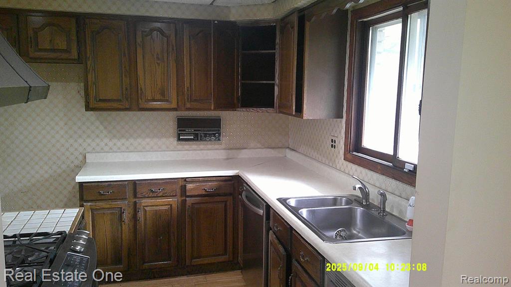 9531 W Outer Drive, Detroit, MI 48223 — Photo 18