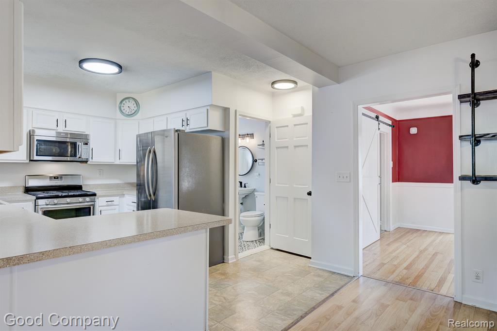 934 Lockwood Road, Royal Oak, MI 48067 — Photo 25