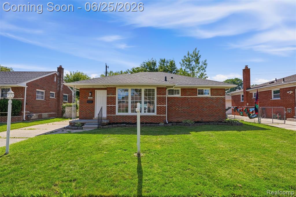 8585 Dixie Lane, Dearborn Heights, MI 48127 — front exterior