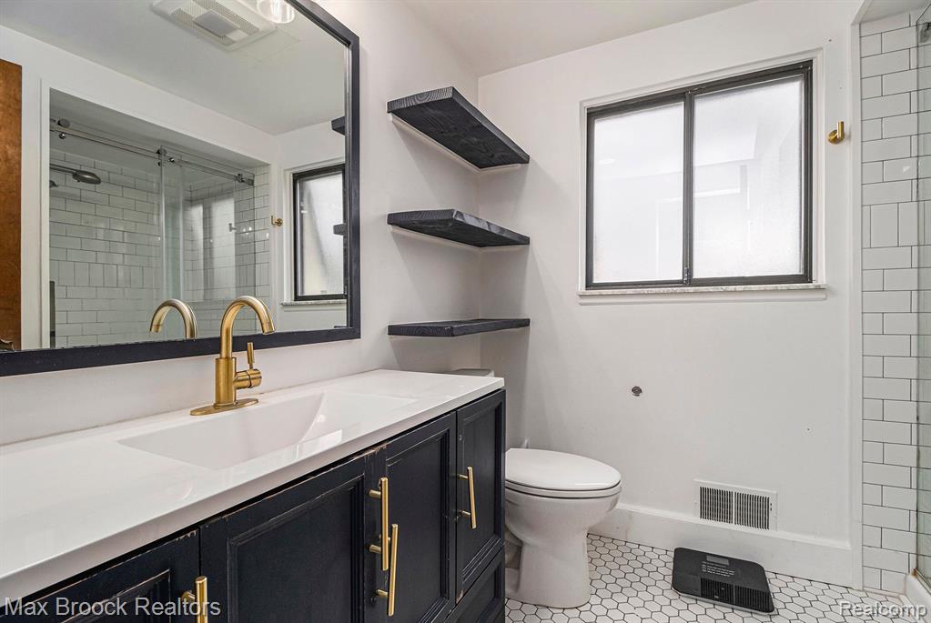5962 CHERRY CREST Drive, West Bloomfield, MI — Photo 27