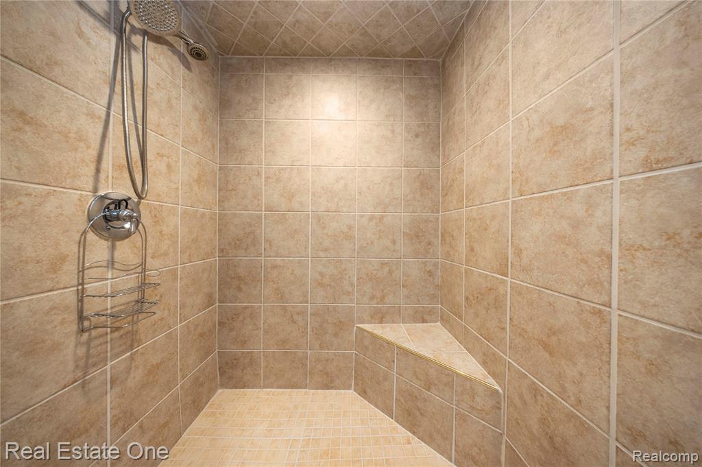 1937 Carsons Cove, Commerce Twp, MI 48390 — Photo 65