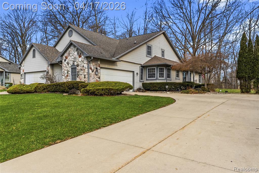 2270 Golden Pond, Fenton, MI, 48430