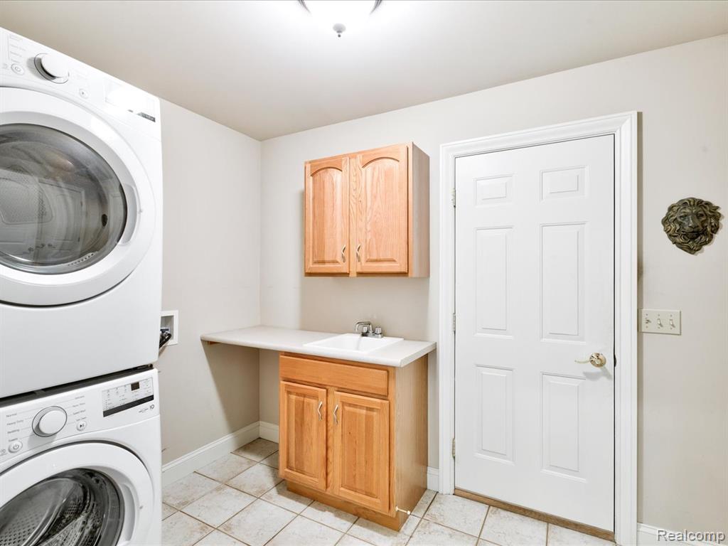 3084 Aberdeen Court, Port Huron, MI 48060 — Photo 22