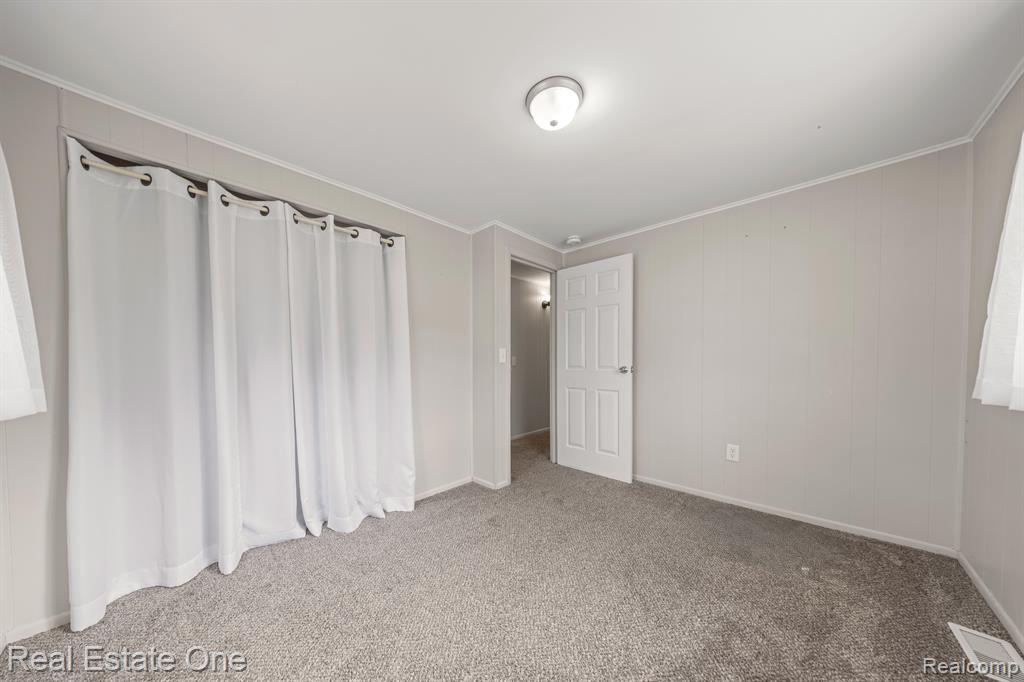 542 SNYDER Road, Highland, MI — Photo 16