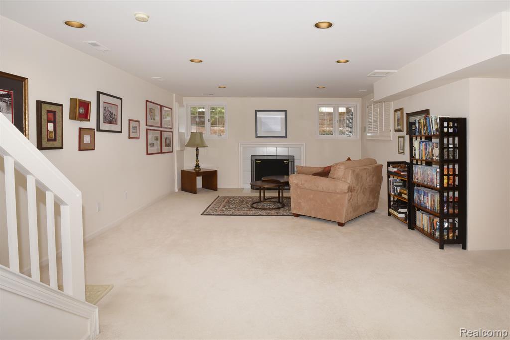 4074 Cranbrook Court, Bloomfield Hills, MI 48301 — Photo 33