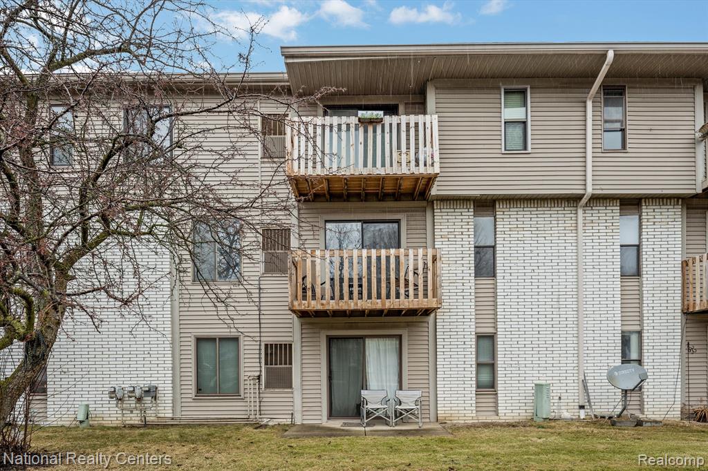 31993 W 12 MILE Road, 211, Farmington Hills, MI 48334 — Photo 17