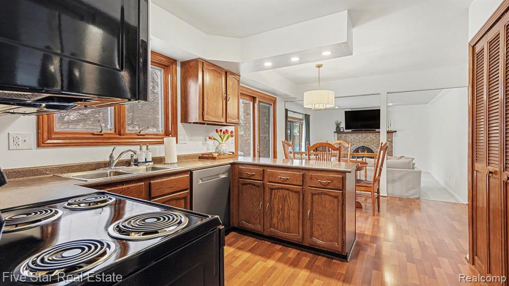 44089 Candlewood Drive, Canton, MI 48187 — Photo 10