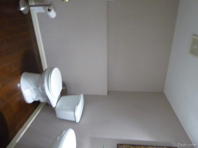 520 Springle Drive, Waterford, MI 48327 — Photo 15