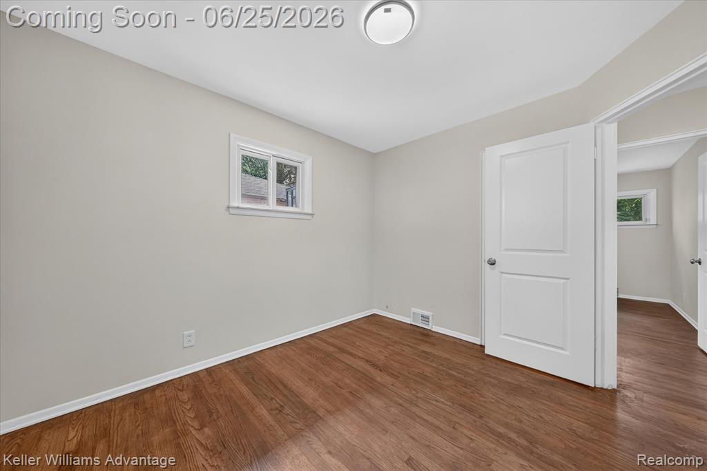 21681 Sussex Street, Oak Park, MI 48237 — Photo 24