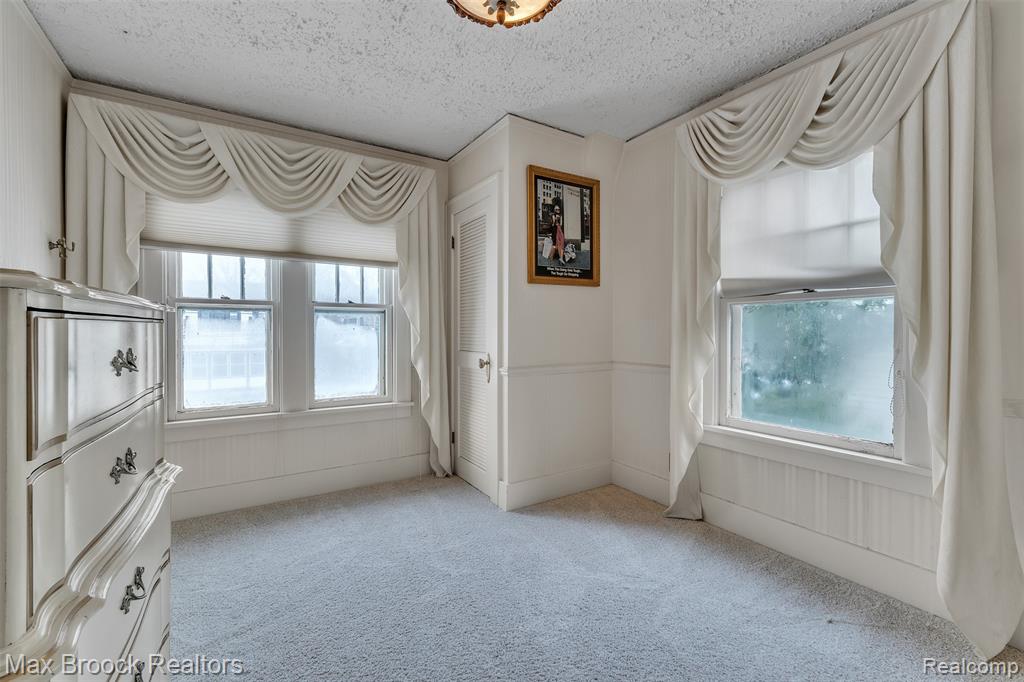 23009 Maple Avenue, Farmington, MI 48336 — Photo 35