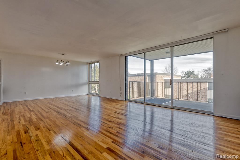 4047 W MAPLE Road, Bloomfield Hills, MI — Photo 9