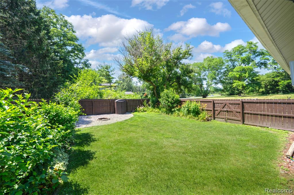 576 Brooks Avenue, Pontiac, MI 48340 — Photo 38