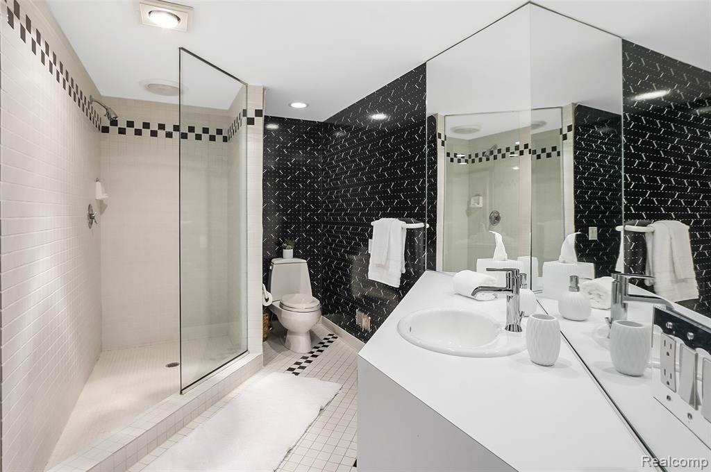 4766 Overton Cove, Bloomfield Hills, MI 48302 — Photo 42