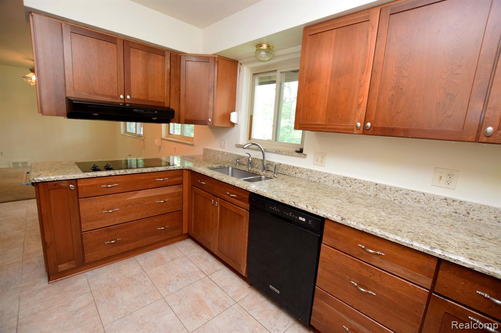 2114 NEEDHAM Road, Ann Arbor, MI 48104 — Photo 6