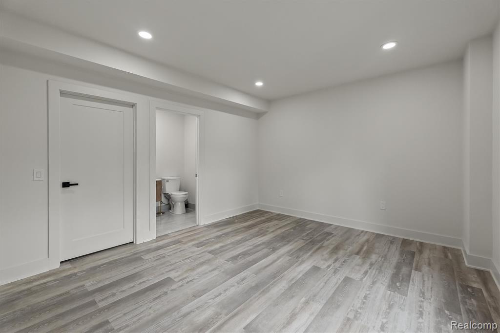 7303 Brookside Village Court, Bloomfield Hills, MI 48301 — Photo 33