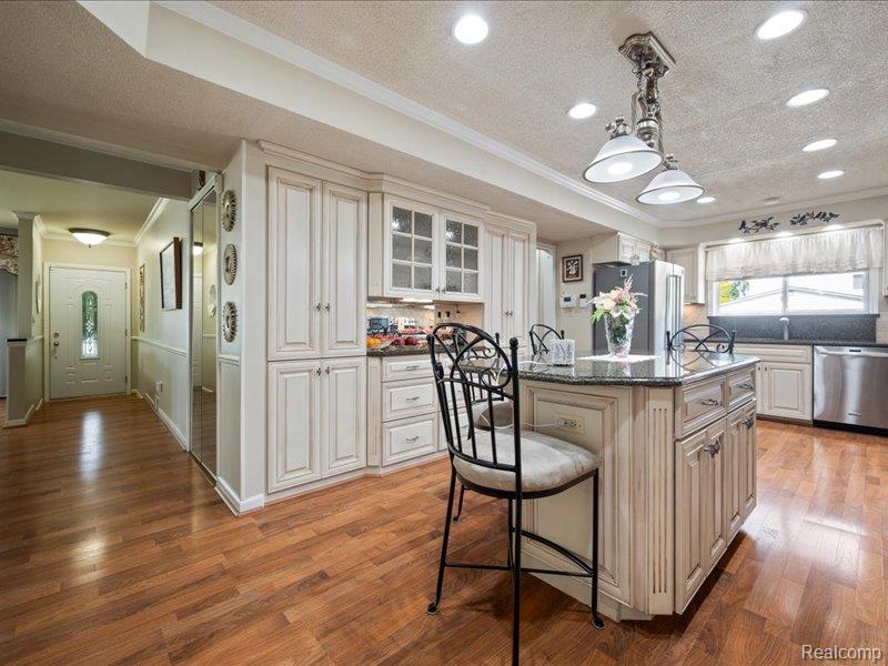 8382 Fairfax Drive, Sterling Heights, MI 48312 — Photo 31