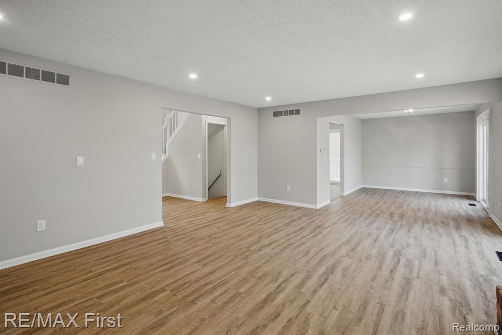 6620 RED CEDAR Lane, West Bloomfield, MI 48324 — Photo 18