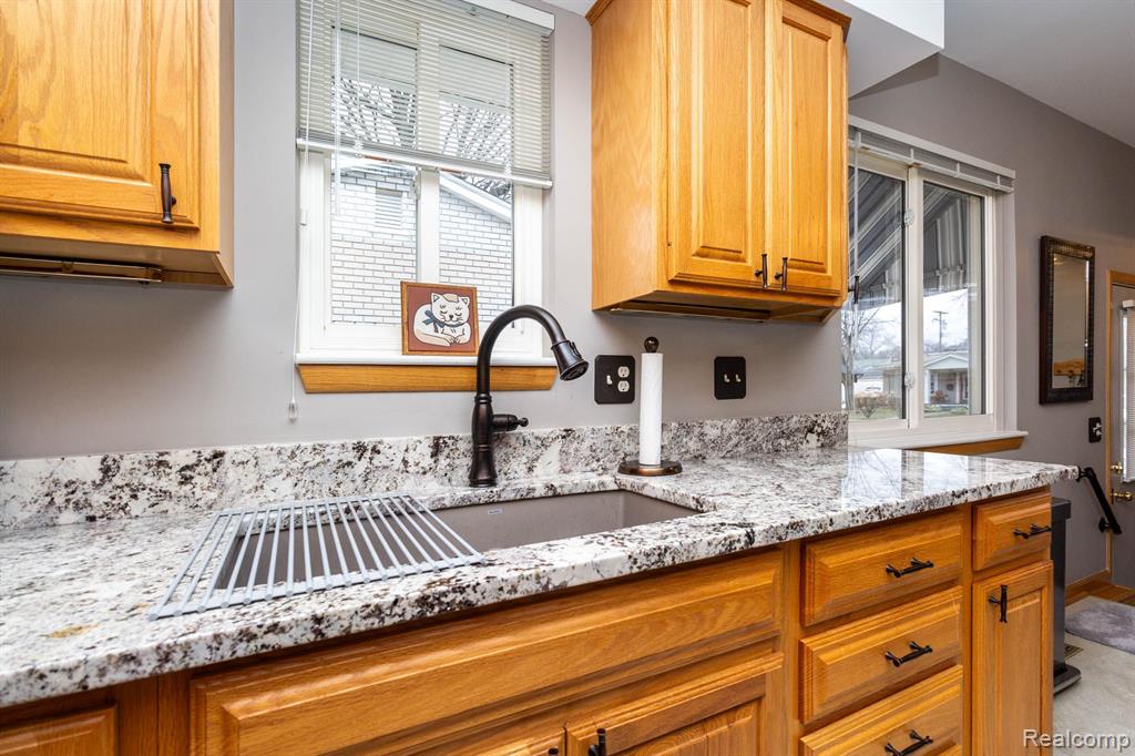 911 MAYFIELD Drive, Royal Oak, MI 48067 — Photo 20