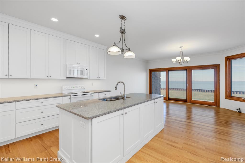 37580 Lakeshore Drive, Harrison Township, MI — Photo 31