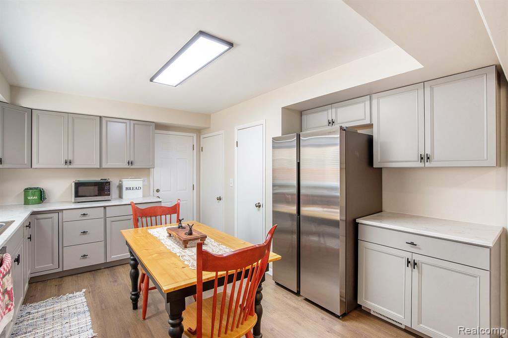 702 E Maple Street, Holly, MI 48442 — Photo 9