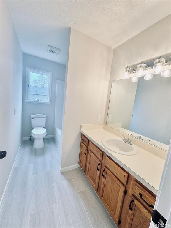 562 HALF ACRE Drive, Milford, MI 48380 — Photo 14