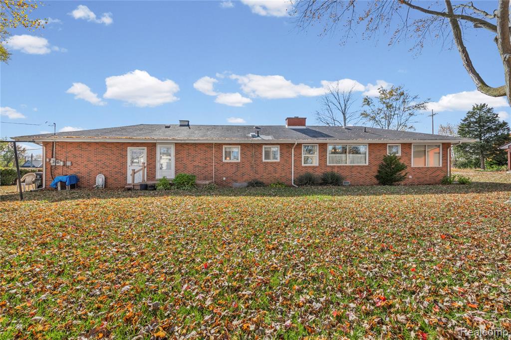 18676 Vreeland Road, Woodhaven, MI 48183 — Photo 21