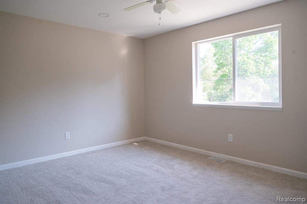 375 Lamothe Drive, Waterford, MI 48327 — Photo 17