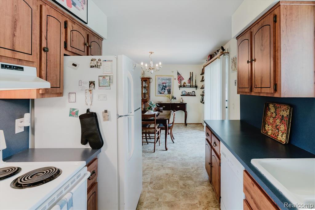 8949 Shannon Drive, Sterling Heights, MI 48314 — Photo 7