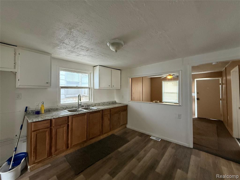 8162 Orchard Avenue, Warren, MI 48089 — Photo 9