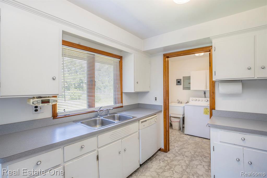51341 Neumaier Drive, Shelby Twp, MI 48316 — Photo 8