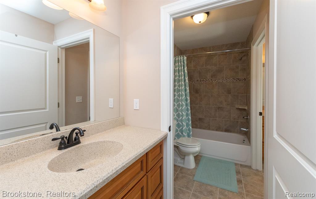 897 MOLDOVIA Drive, White Lake, MI — Photo 34