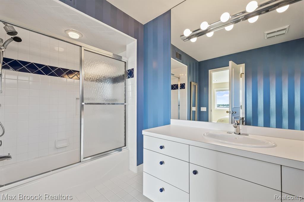 1832 Long Lake Shore Drive, Bloomfield Hills, MI 48302 — Photo 58