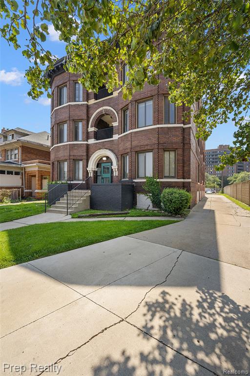 68 E E. Willis Street, Detroit, MI 48201 — front exterior