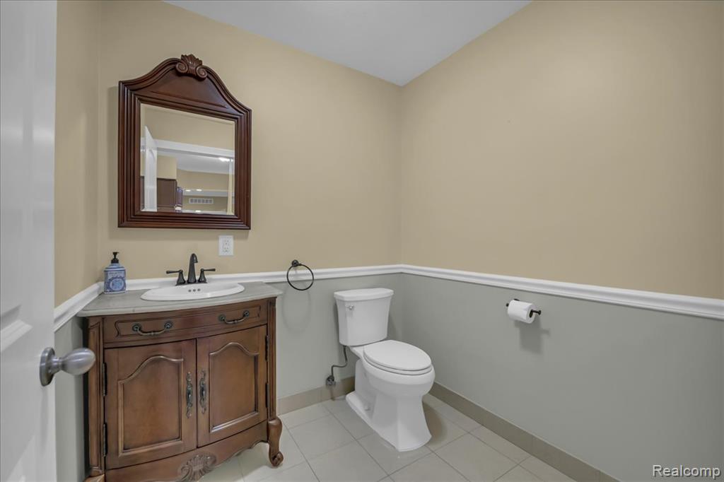 18676 Country Club Circle, Riverview, MI 48193 — Photo 18