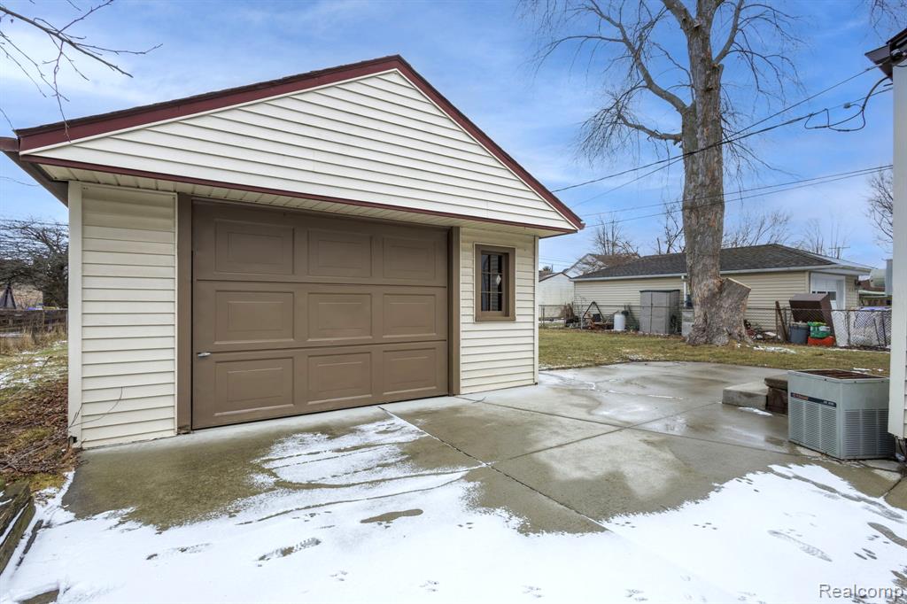 17204 Park Lane, Fraser, MI 48026 — Photo 18