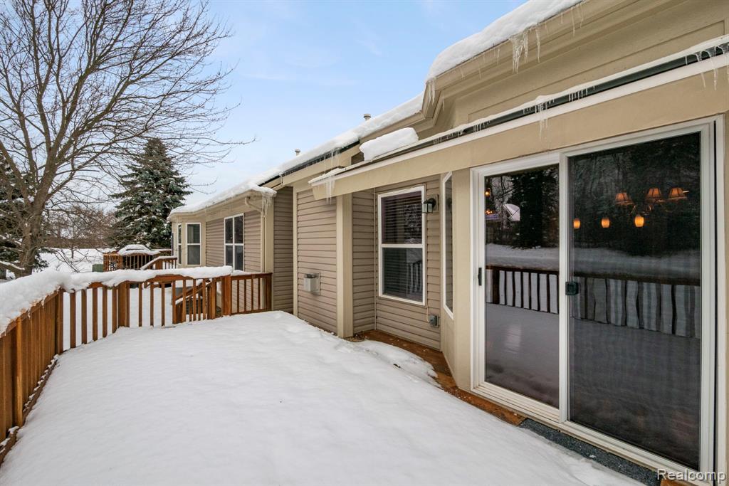 671 Woodhaven Drive, Commerce Twp, MI 48390 — Photo 46