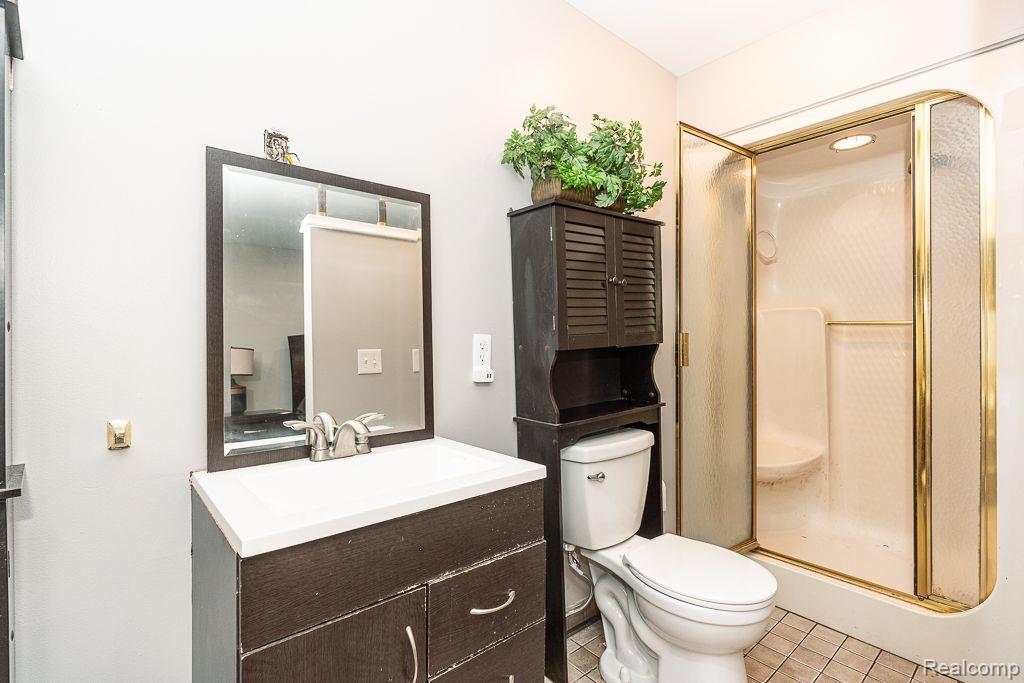 8871 SUNCREST Drive, Sterling Heights, MI 48314 — Photo 35