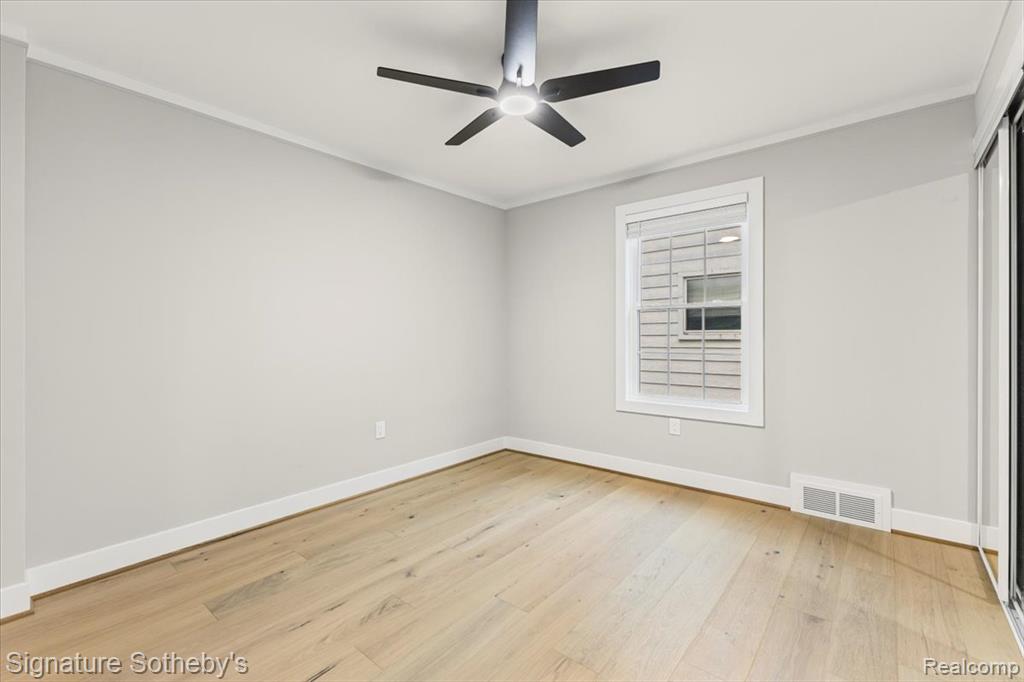 549 Edgewood Place, Fenton, MI 48220 — Photo 12