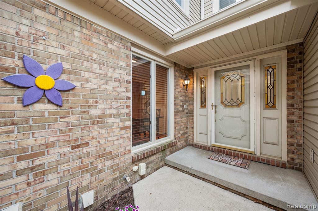 968 Golfview Court, Rochester Hills, MI 48307 — Photo 3